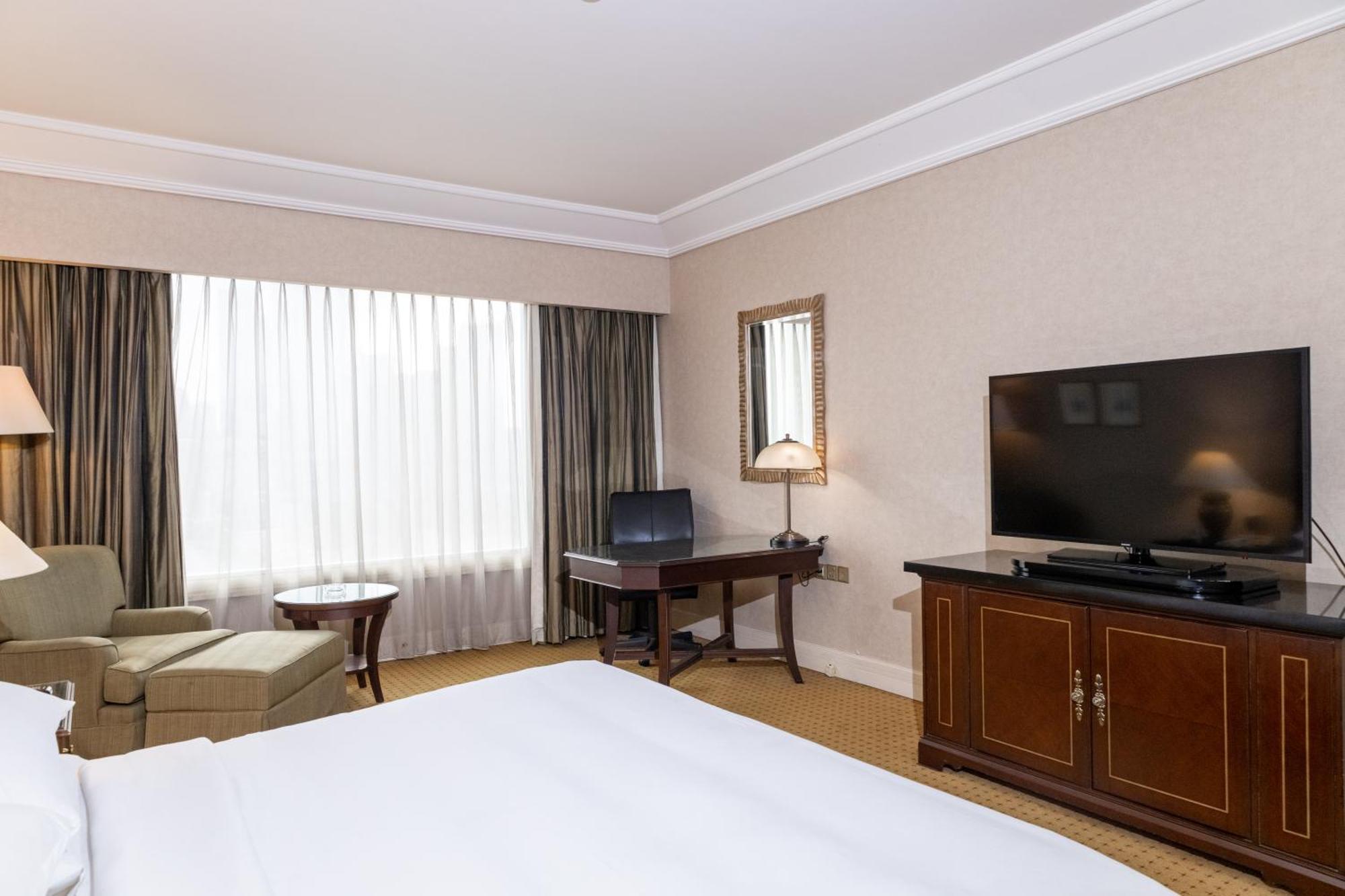 Mangkuluhur Artotel Suites Jakarta Exterior foto