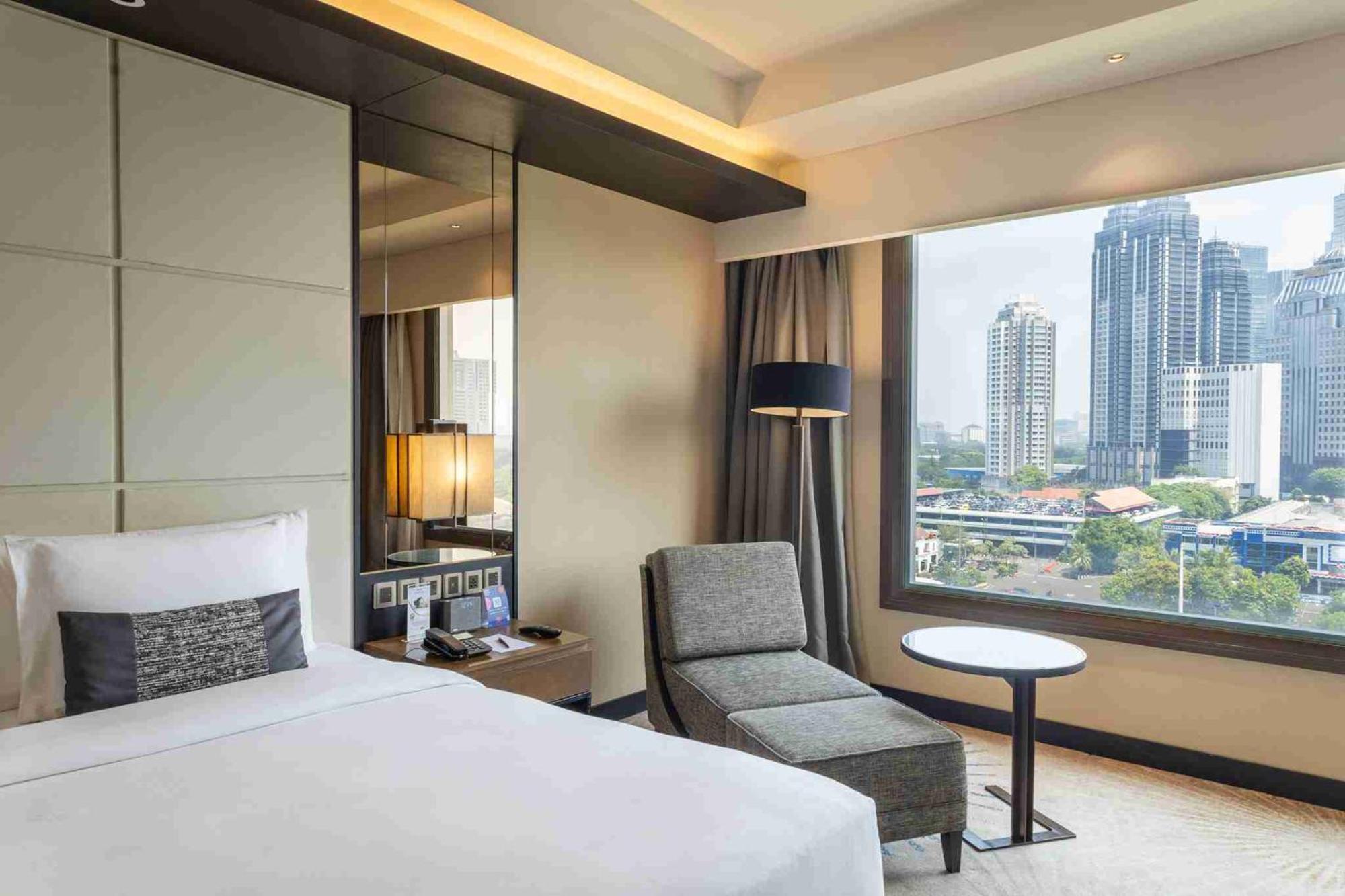 Mangkuluhur Artotel Suites Jakarta Exterior foto
