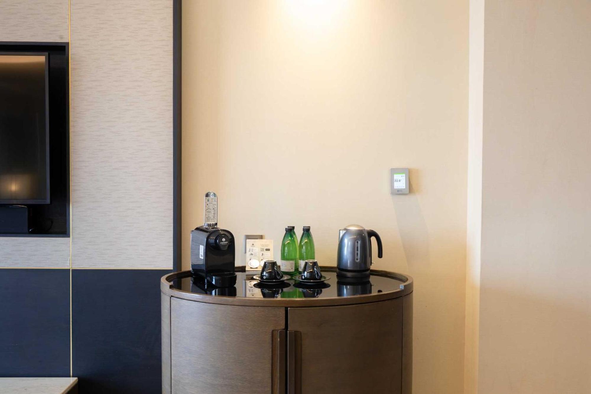 Mangkuluhur Artotel Suites Jakarta Exterior foto